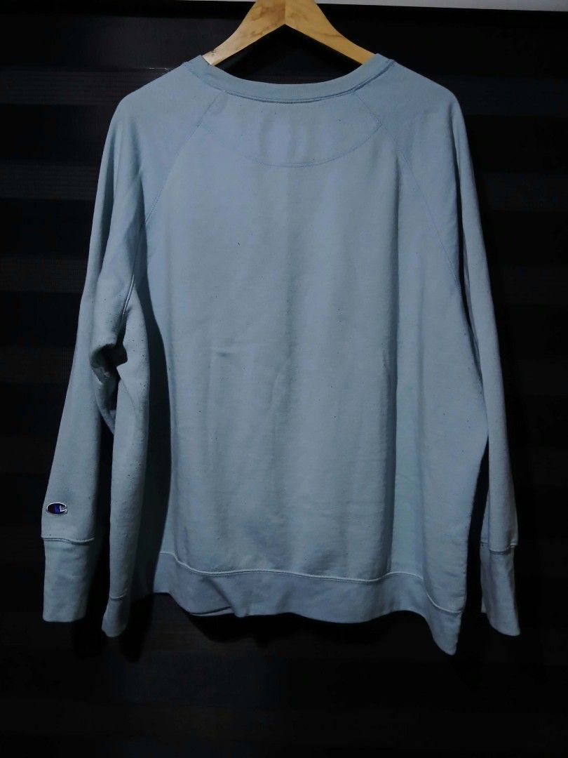 Champion pullover sweater (Category: Coats, Jackets and Outerwear) located in Caloocan City. Submitted by anthriftdepot (Listing ID 1466259760, Image 2). Description: Dimes 28x29 Oversized Good condition Color rate 8.9/10 Minimal lint See photo for reference North Caloocan area.