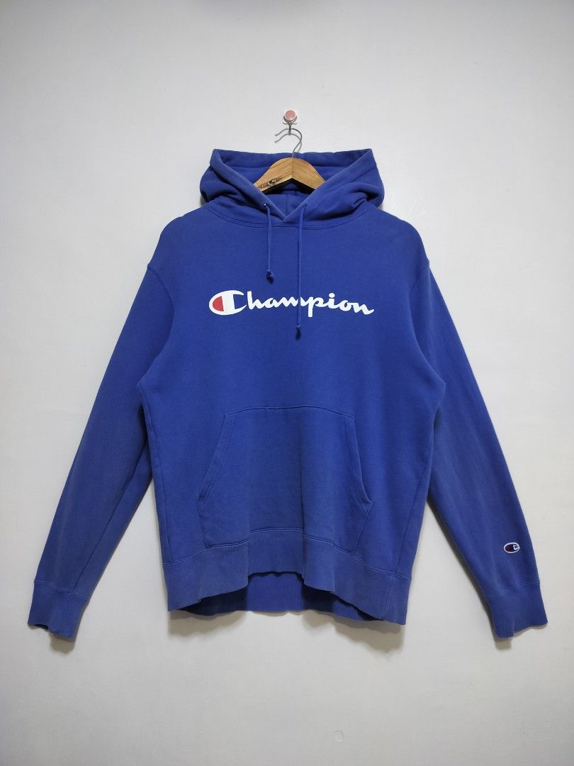 Champion Script Pullover Hoodie (Category: Coats, Jackets and Outerwear) located in Taguig. Submitted by thriftybounce (Listing ID 1466225181, Image 1). Description: Fit : L Width : 22 Length : 26.5 Color Rate : 9.5/10 Issue : None.