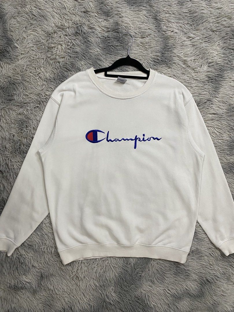 Champion Sweater (Category: Coats, Jackets and Outerwear) located in Manila. Submitted by kurtmnla (Listing ID 1466304091, Image 1). Description: Champion Sweater -Size M FIT / Unisex -Condition 9.5/10 -Dimes 22x26 -issue Minimal Dirt Quezon city.