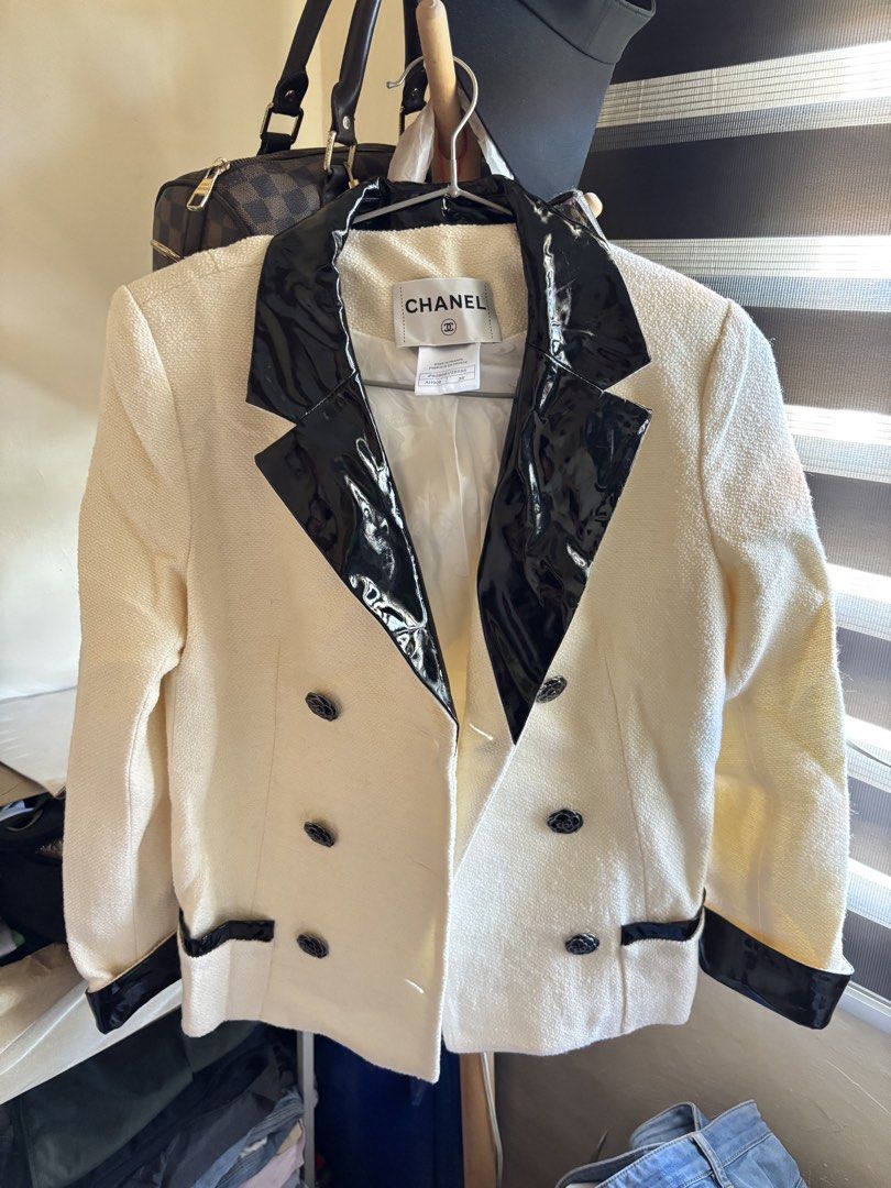 Chanel Blazer (Category: Luxury Apparel) located in Cavite. Submitted by silentdolphin.34ac41 (Listing ID 1466200122, Image 1). Description: .