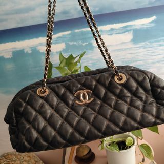(Category: ) located in . Submitted by my.collectible (Listing ID 1466187663, Image 1). Description: .