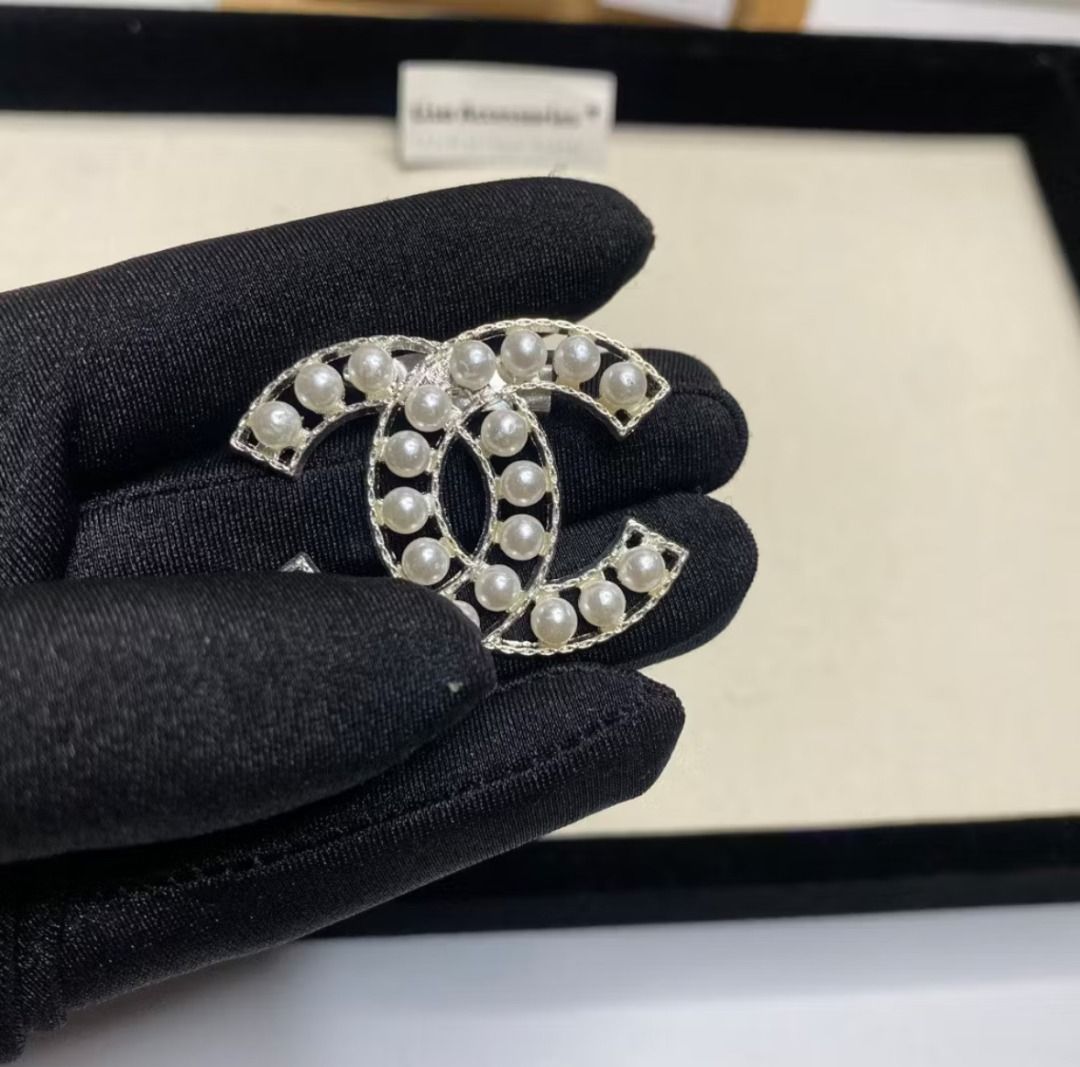 channel brooches pre order (Category: Brooches) located in Quezon City. Submitted by gogo.sparkle (Listing ID 1466223340, Image 2). Description: .