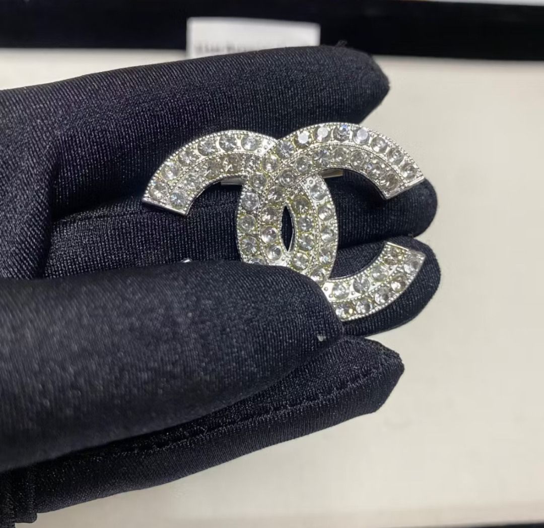 channel brooches pre order (Category: Brooches) located in Quezon City. Submitted by gogo.sparkle (Listing ID 1466223340, Image 3). Description: .