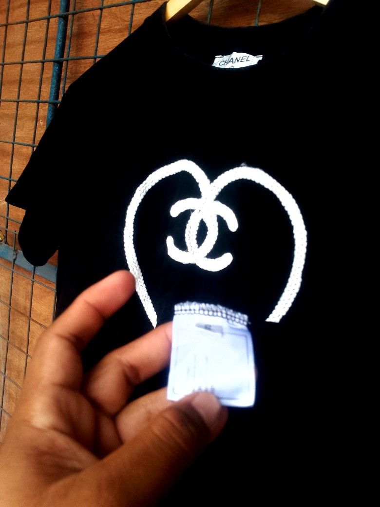 CHANNEL T SHIRT (Category: Activewear) located in Bacolod City. Submitted by carlo1019 (Listing ID 1466185026, Image 2). Description: CHANNEL T SHIRT UNISEX .