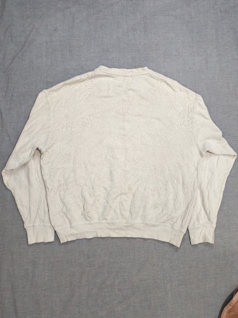 Chaps Ralph Lauren 1990s sweatshirt (Category: Coats, Jackets and Outerwear) located in Baguio. Submitted by used_clothing2600 (Listing ID 1466234321, Image 2). Description: Chaps Ralph Lauren 1990s embroidered sweatshirt size Large verygood condition washable dirt pit to pit 25 length 25.5 shoulders 24 sleeve length 22.5 P 980.