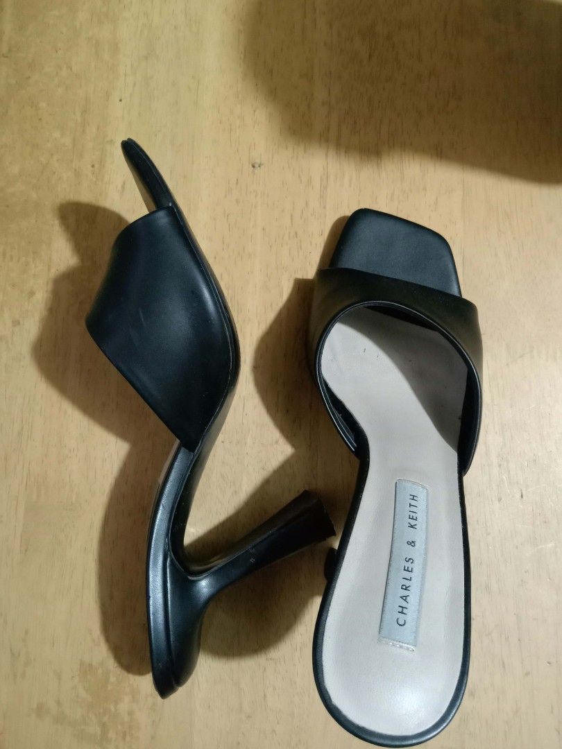 CHARLES & KEITH BLACK MINIMALIST MULE HEELS (Category: Heels) located in Caloocan City. Submitted by tintedberry (Listing ID 1466248934, Image 1). Description: .