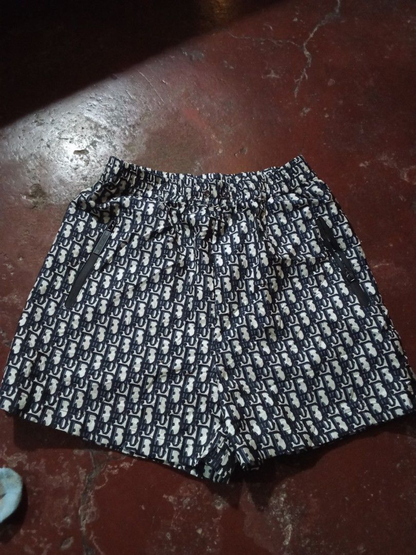 Christian dior short aop (Category: Shorts) located in Manila. Submitted by tcbukay_zxc25 (Listing ID 1466295560, Image 1). Description: Christian dior short aop waistline 24-36 length 15 leg opening 12 issue 1 puller tanggal and layse.