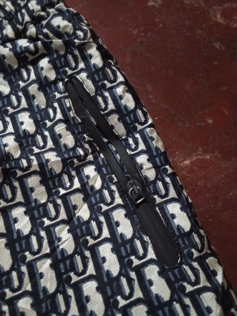 Christian dior short aop (Category: Shorts) located in Manila. Submitted by tcbukay_zxc25 (Listing ID 1466295560, Image 3). Description: Christian dior short aop waistline 24-36 length 15 leg opening 12 issue 1 puller tanggal and layse.