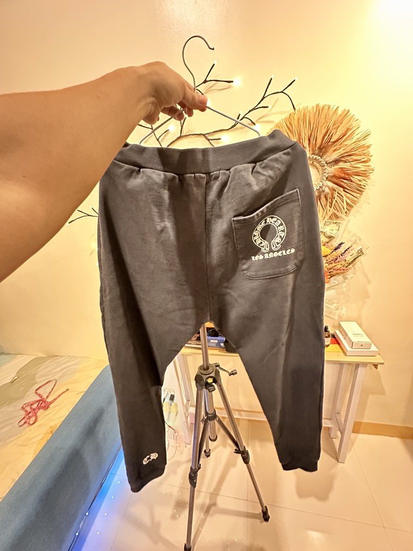 Chrome Hearts Jagger (Category: Trousers) located in Malay. Submitted by samkolder (Listing ID 1466255816, Image 3). Description: Dimes: W 30 - 34 (stretchable) L 40.5 H 5 - 7 (stretchable) Issue: no lace lang. Super goods ng fabric, pullers are smooth..
