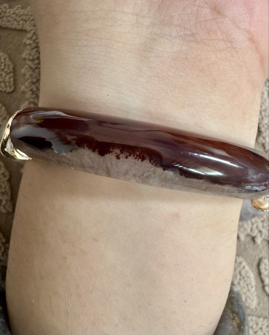 Cinnabar agate protection lucky bracelet (Category: Bracelets) located in Quezon City. Submitted by nics006 (Listing ID 1466186034, Image 3). Description: High quality Best fit: 16 to 18cm wrist ✨ CINNABAR AGATE BRACELET — Bold Energy, Protection & Prosperity ✨ A striking bracelet that combines the warm, powerful energy of Cinnabar with the grounding beauty of Agate. ❤️🧿 Perfect for those who want a piece that looks elegant while symbolizing pro