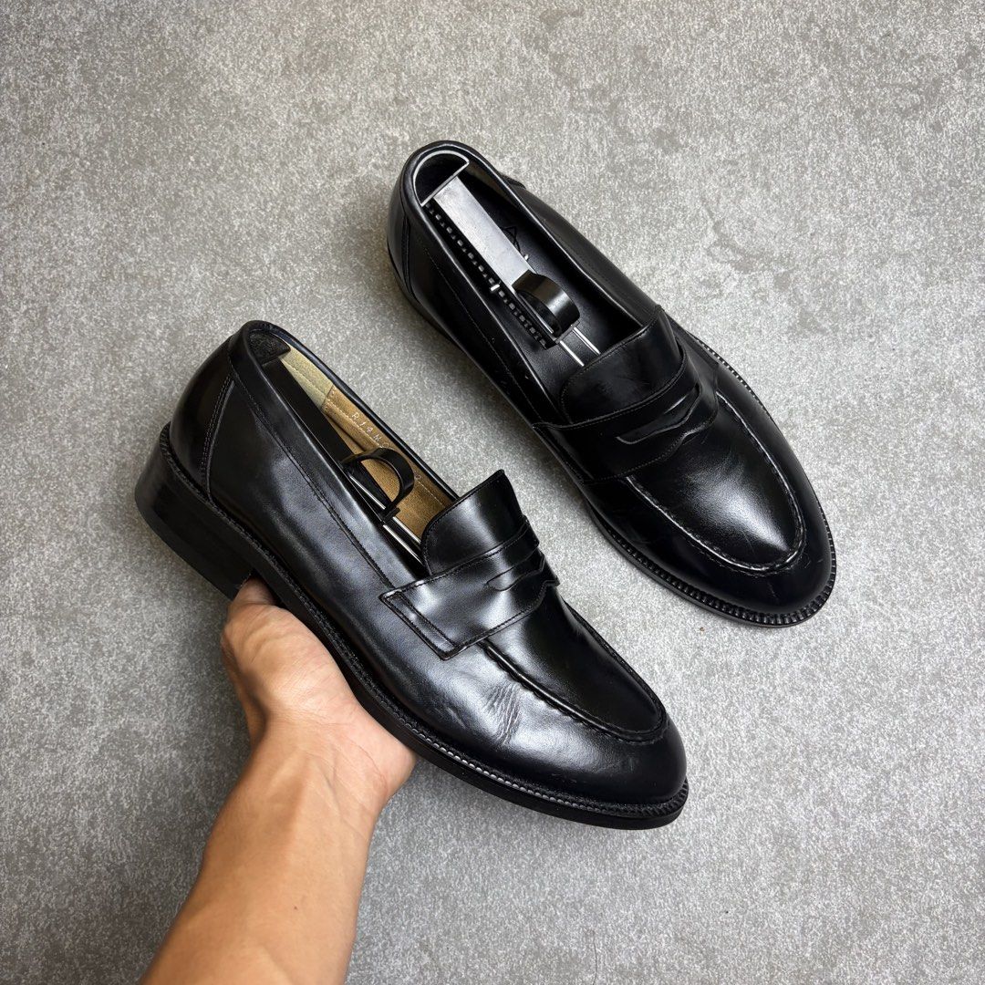 Classic Black Leather Penny Loafers (Category: Dress Shoes) located in Cagayan de Oro. Submitted by taramattsa45690 (Listing ID 1466157782, Image 1). Description: - Style: Classic slip-on penny loafers with traditional vamp strap - Color/Material: Black leather with a smooth finish - Features: Rounded toe, low block heel, and clean insoles - Outsole: Rubber lug-style with circular tread for superior grip - Condition: Excellent pre-loved condition