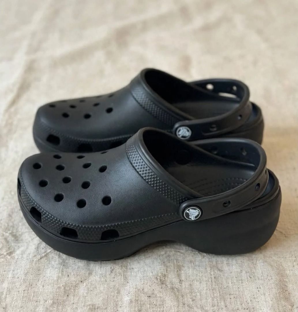 Classic Platform Clog - Black (Category: Shoe inserts) located in Rizal. Submitted by hiraya16 (Listing ID 1466332268, Image 1). Description: Available Onhand ready to ship Sizes available? DM ✉️ J&T - Lalamove - LBC.