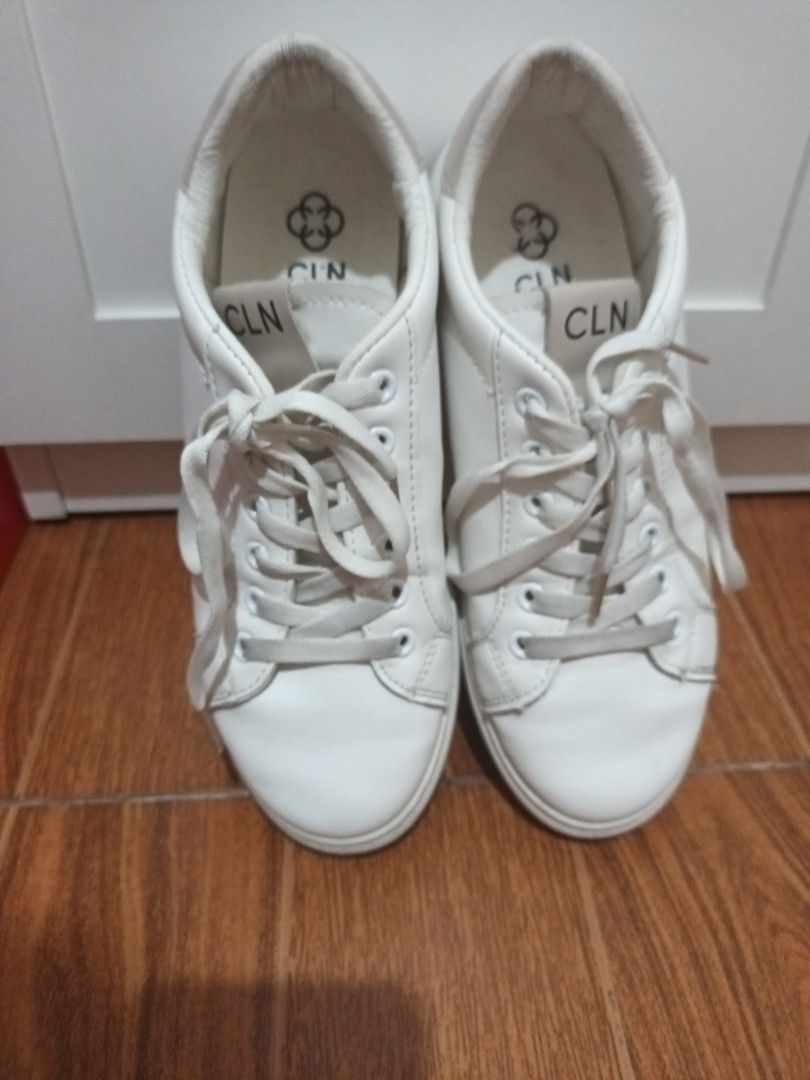 CLN Rayne Sneakers Size 39 (Category: Sneakers) located in Quezon. Submitted by ja8720 (Listing ID 1466241759, Image 3). Description: - Brand: CLN - Model: Rayne - Size: 39 - Color: White and neutral beige - Condition: Clean inside lining - Style: Comfortable low-top daily shoes - Perfect solid everyday pair.