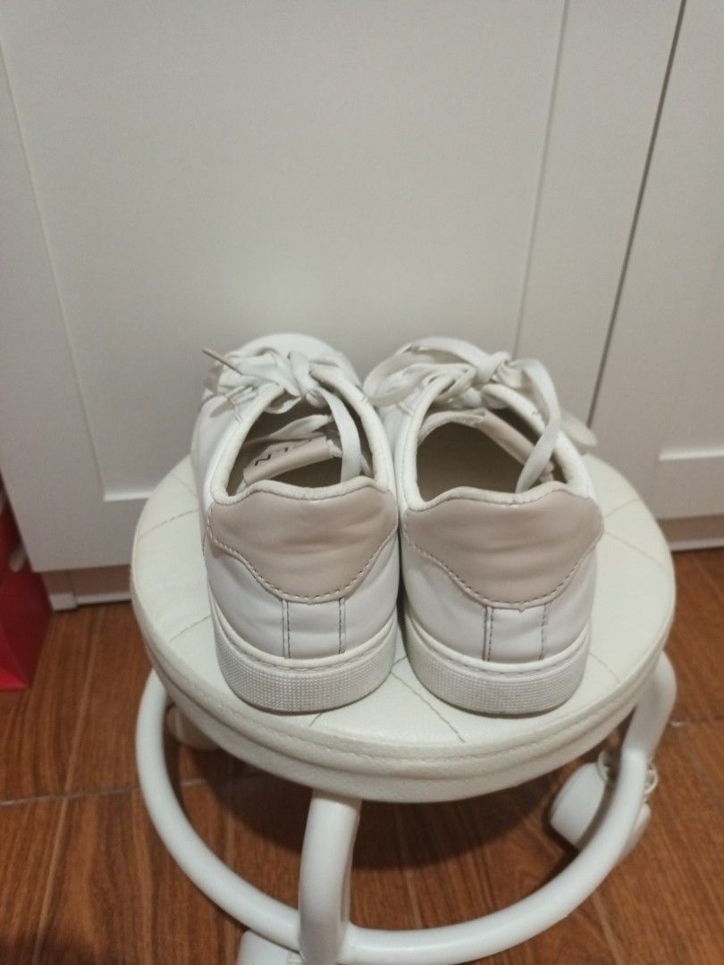 CLN Rayne Sneakers Size 39 (Category: Sneakers) located in Quezon. Submitted by ja8720 (Listing ID 1466241759, Image 2). Description: - Brand: CLN - Model: Rayne - Size: 39 - Color: White and neutral beige - Condition: Clean inside lining - Style: Comfortable low-top daily shoes - Perfect solid everyday pair.