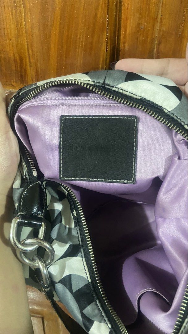 Coach (Category: Shoulder Bags) located in Valencia. Submitted by srn_stchl (Listing ID 1466283822, Image 3). Description: Pm if interested 📩.
