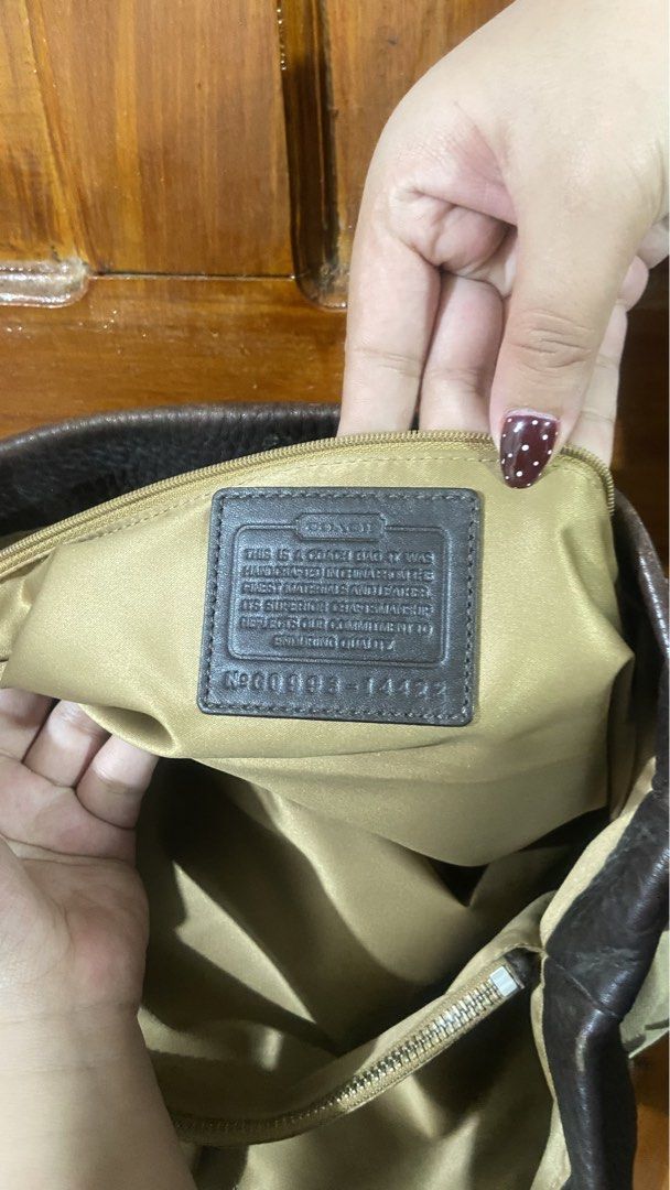 Coach (Category: Shoulder Bags) located in Valencia. Submitted by srn_stchl (Listing ID 1466284076, Image 3). Description: Nasa pic na po issue.