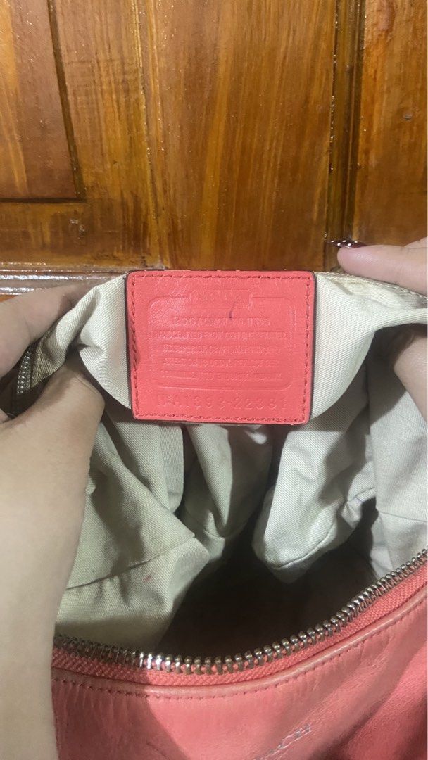 Coach (Category: Shoulder Bags) located in Valencia. Submitted by srn_stchl (Listing ID 1466284771, Image 3). Description: Dm if interested .