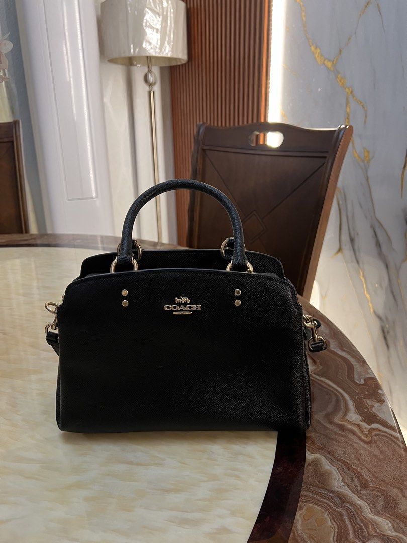 COACH BAG (Category: Shoulder Bags) located in Manila. Submitted by cathpau (Listing ID 1466228202, Image 1). Description: AUTHENTIC BLACK COACH BAG NO ISSUE BOUGHT IN AMERICA USED ONCE NEGOTIABLE PRICE.