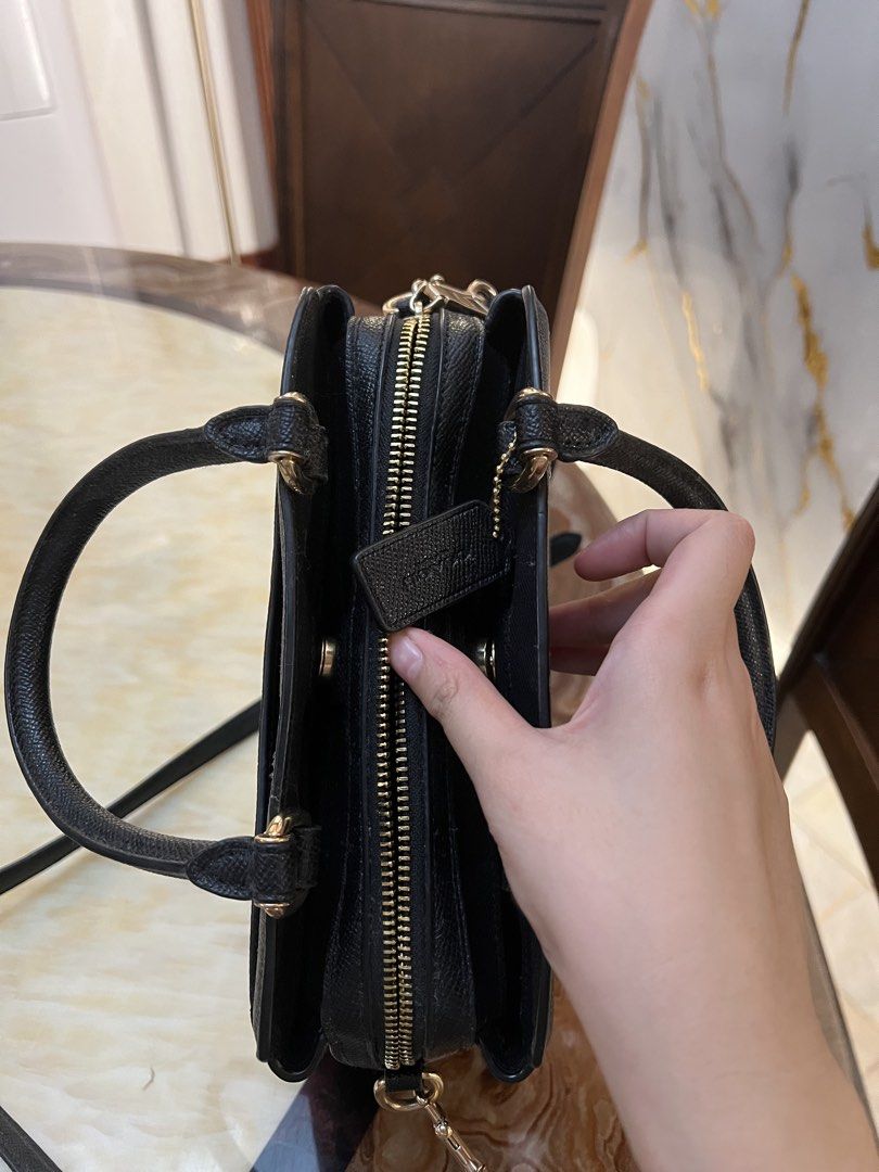 COACH BAG (Category: Shoulder Bags) located in Manila. Submitted by cathpau (Listing ID 1466228202, Image 2). Description: AUTHENTIC BLACK COACH BAG NO ISSUE BOUGHT IN AMERICA USED ONCE NEGOTIABLE PRICE.