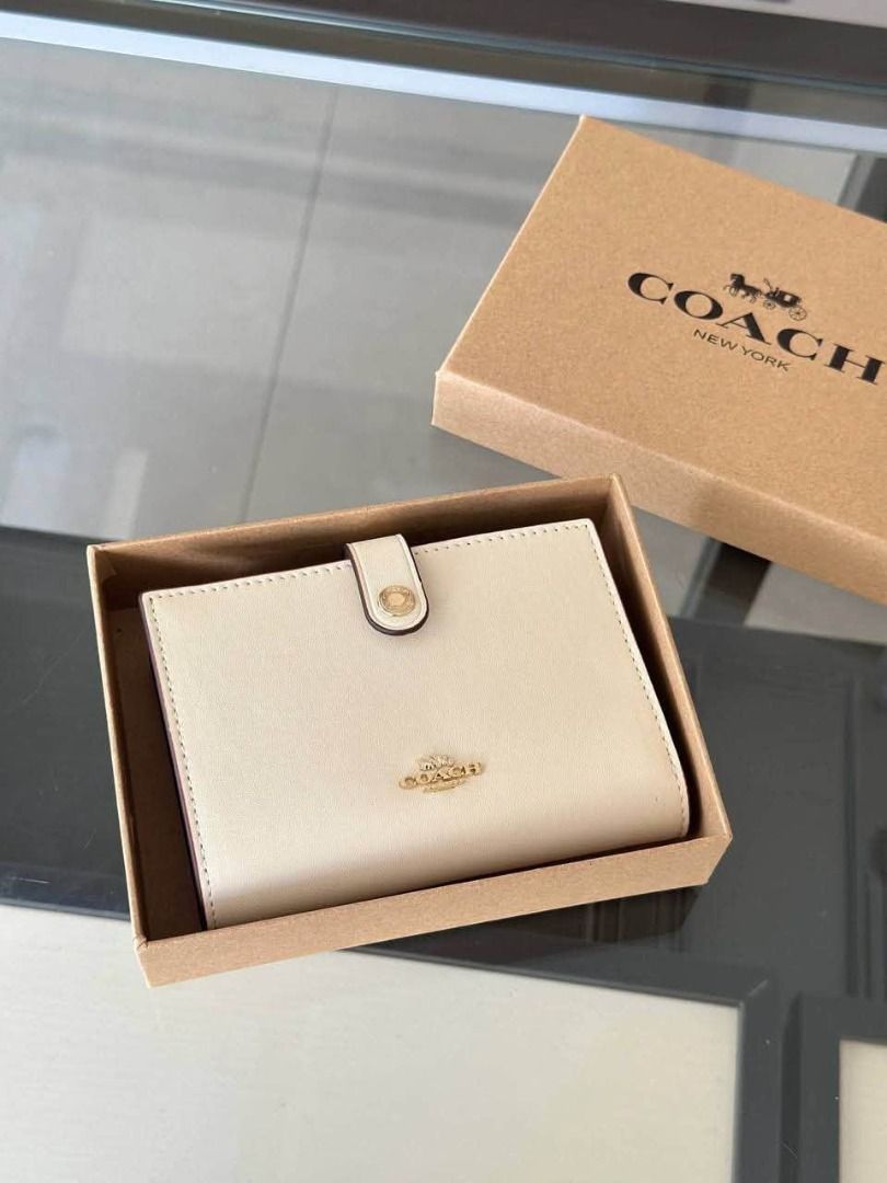 Coach Burgundy Medium Wallet with Box (Category: Wallets & Card holders) located in Manila. Submitted by liahsells (Listing ID 1466316635, Image 3). Description: 2 in 1 Snap Wallet 🍇🍇🍇 Detachable.