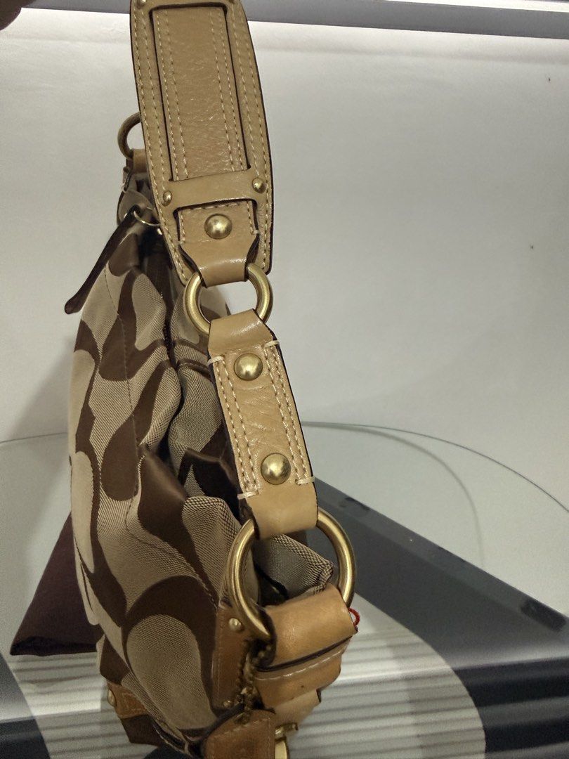 Coach carly medium (Category: Luxury Bags & Wallets) located in Manila. Submitted by baglover1111 (Listing ID 1466323203, Image 3). Description: Like new condition No any issue With orig coach dustbag Guaranteed authentic .