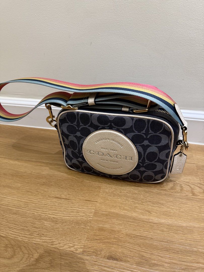 Coach Dempsey Camera bag (Category: Cross-body Bags) located in Taguig. Submitted by slay.ph (Listing ID 1466283317, Image 1). Description: 100% Original Coach Dempsey Camera Bag Still in a very good condition,maliit na tastas sa loob ng bag..