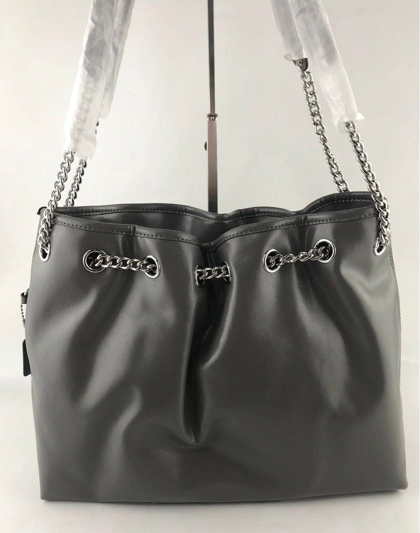 Coach Evelyn Medium (Category: Shoulder Bags) located in Binan City. Submitted by pinkykeenshop (Listing ID 1466169382, Image 3). Description: .