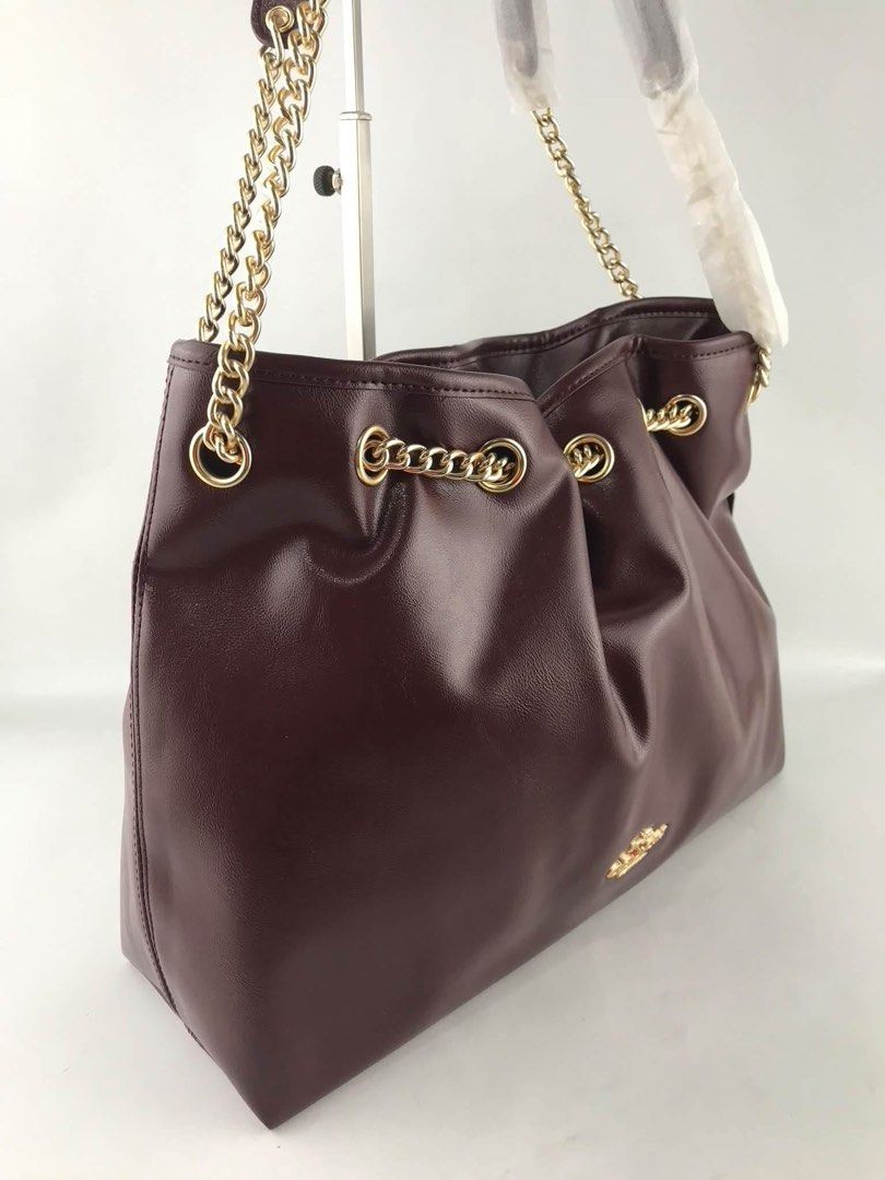 Coach Evelyn Medium (Category: Shoulder Bags) located in Binan City. Submitted by pinkykeenshop (Listing ID 1466169827, Image 3). Description: .