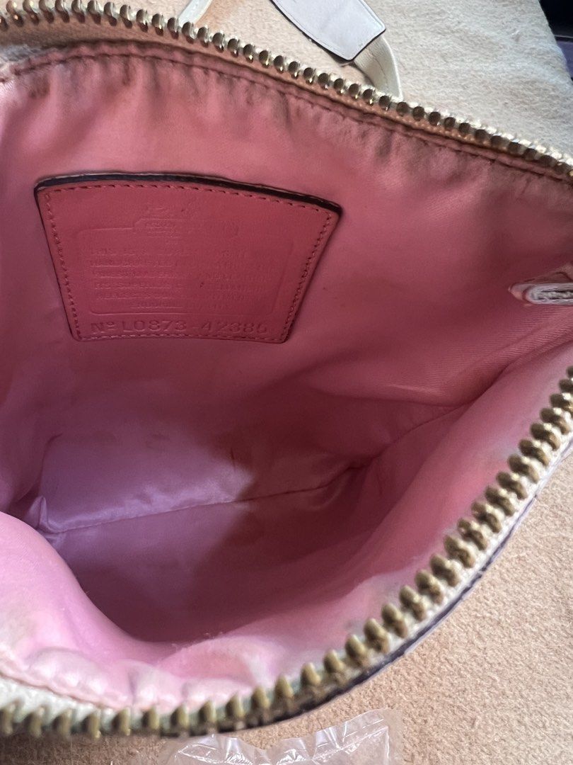 COACH HERITAGE SWINGPACK - Light Khaki Pink (Category: Cross-body Bags) located in Makati City. Submitted by carullee (Listing ID 1466224286, Image 3). Description: Preloved Japan Sourced Coach Heritage Swingpack With sign of use on corners Minor fading on front logo Needs clean on strap - shows dirt Washable dirt inside the bag Intact creed Hardware discoloration on some areas as sign of use and age Please manage tour expactations as this is a p