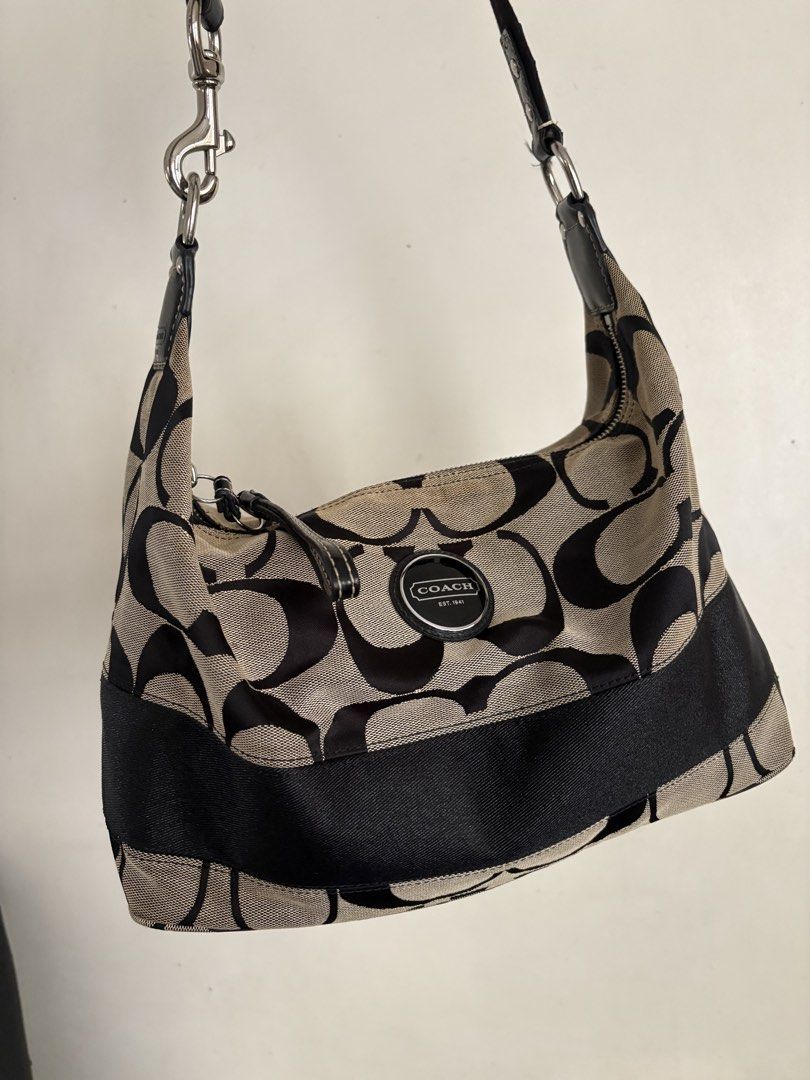 Coach hobo (Category: Luxury Bags & Wallets) located in Cainta. Submitted by 3rd_street.onlineshop (Listing ID 1466193957, Image 1). Description: Sf not included Payment first.