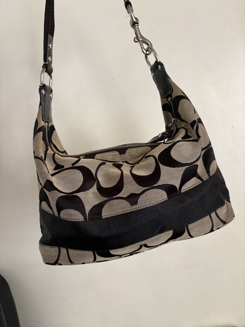 Coach hobo (Category: Luxury Bags & Wallets) located in Cainta. Submitted by 3rd_street.onlineshop (Listing ID 1466193957, Image 2). Description: Sf not included Payment first.