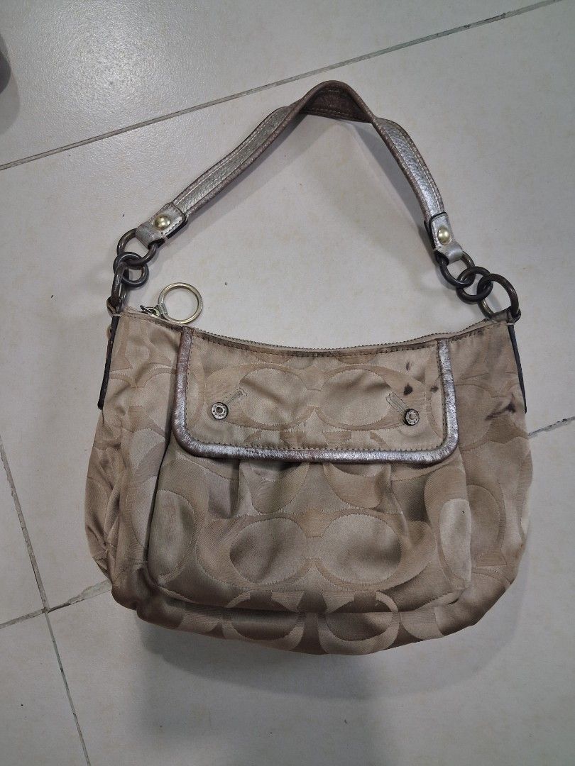 Coach kili bag (Category: Announcements) located in Manila. Submitted by carlitoboh66625 (Listing ID 1466182473, Image 1). Description: coach kili bag all details declare 10x7 price 350.