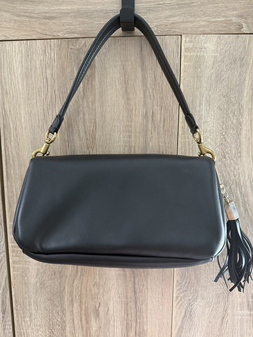 Coach Leather Pillow Tabby Shoulder Bag (Category: Shoulder Bags) located in Quezon City. Submitted by andyclave (Listing ID 1466194669, Image 2). Description: .