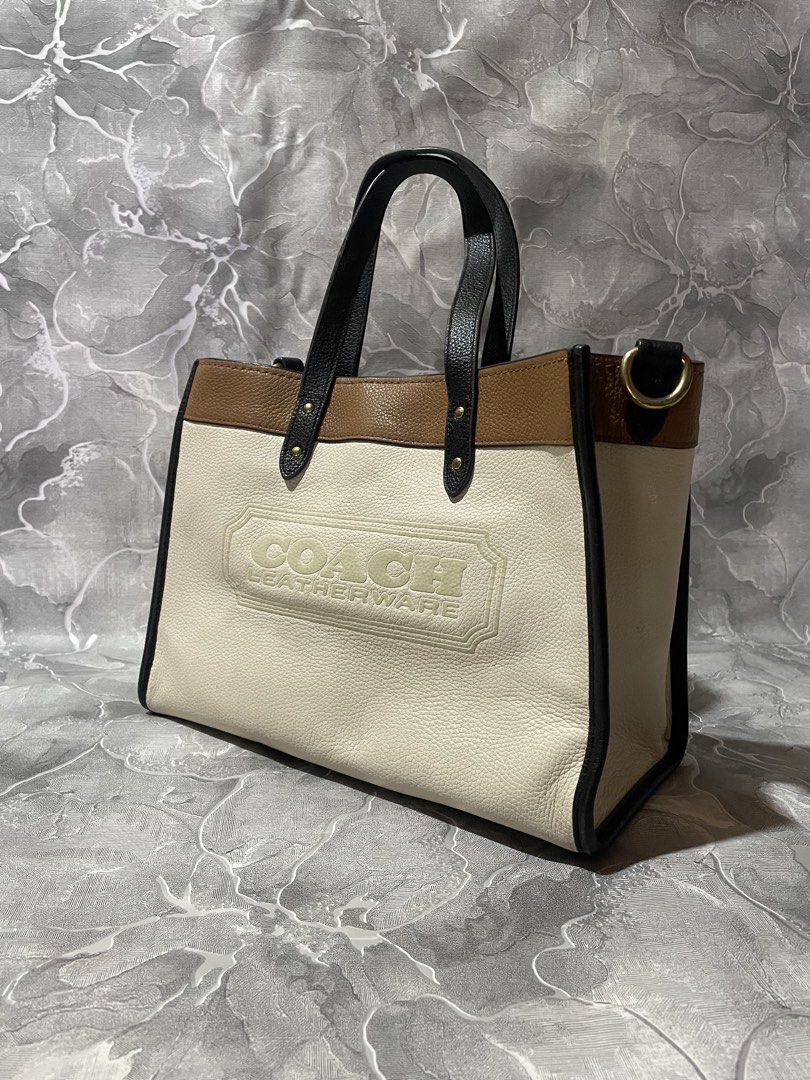 Coach Leatherware Colorblock Tote Bag (Category: Announcements) located in Manila. Submitted by fastrabbit.d03390 (Listing ID 1466298734, Image 2). Description: Coach Field Tote Bag Authentic ✅ Pure genuine leather Excellent condition No cracks leather Ang linis ng loob Gcash payment J&T delivery .