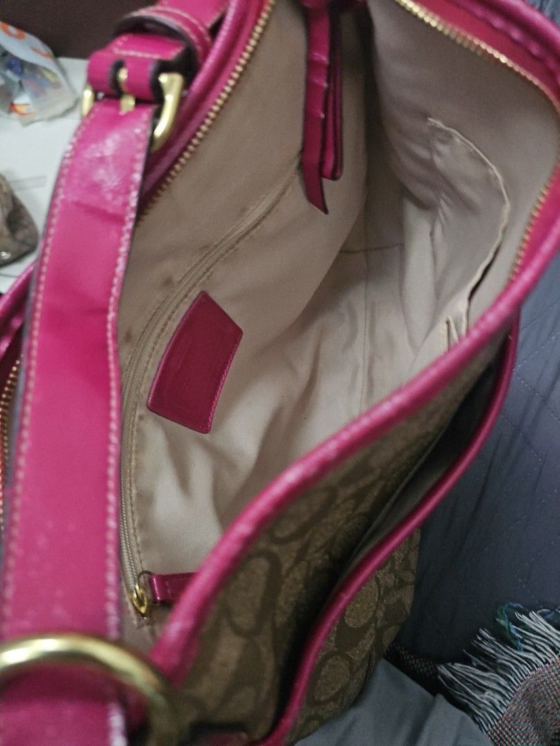 Coach Peyton Convertible Hobo (Category: Shoulder Bags) located in Manila. Submitted by shopaholicmimi (Listing ID 1466251549, Image 3). Description: 📍📍preloved with flaws (please see photos) dirt rubber lining rubs corner runs not ergo, legacy, vintage, soho, saddle, demi, zoe, carly, eastwest, patchwork, rare, canvas, signature, laurel, hobo.
