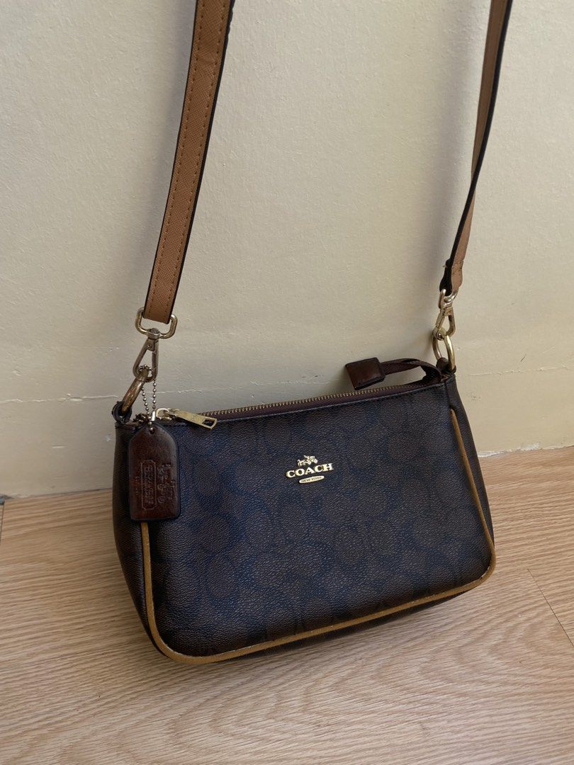 COACH SLING BAG (OFF ONLY) (Category: Cross-body Bags) located in Santa Rosa. Submitted by looted_thrifts (Listing ID 1466220467, Image 1). Description: COACH SLING BAG - EXCELLENT CONDITION - 10/10 COLOR RATE - ISSUE- HAS MINIMAL SIGN OF USAGE.