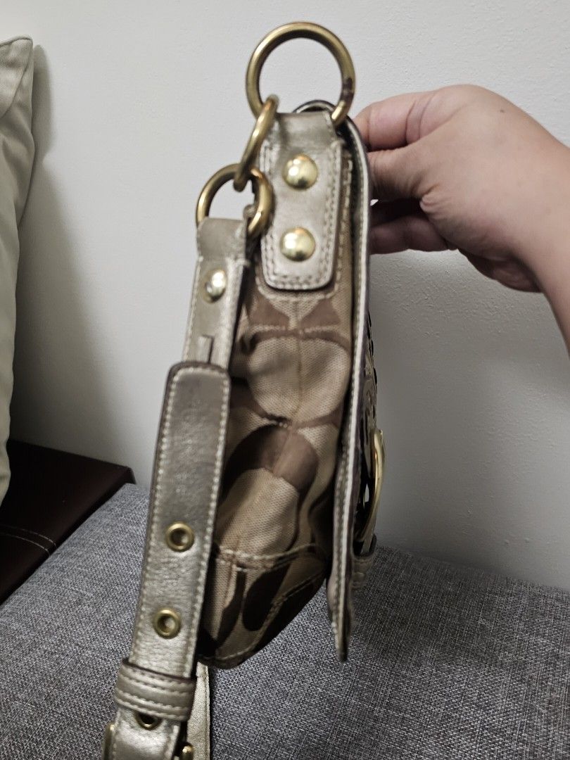 Coach Soho Signature Bag (Category: Shoulder Bags) located in Manila. Submitted by shopaholicmimi (Listing ID 1466252436, Image 3). Description: 📍📍preloved with flaws (please see photos) dirt not ergo, legacy, vintage, saddle, demi, zoe, carly, eastwest, patchwork, rare, canvas, signature, laurel, hobo.