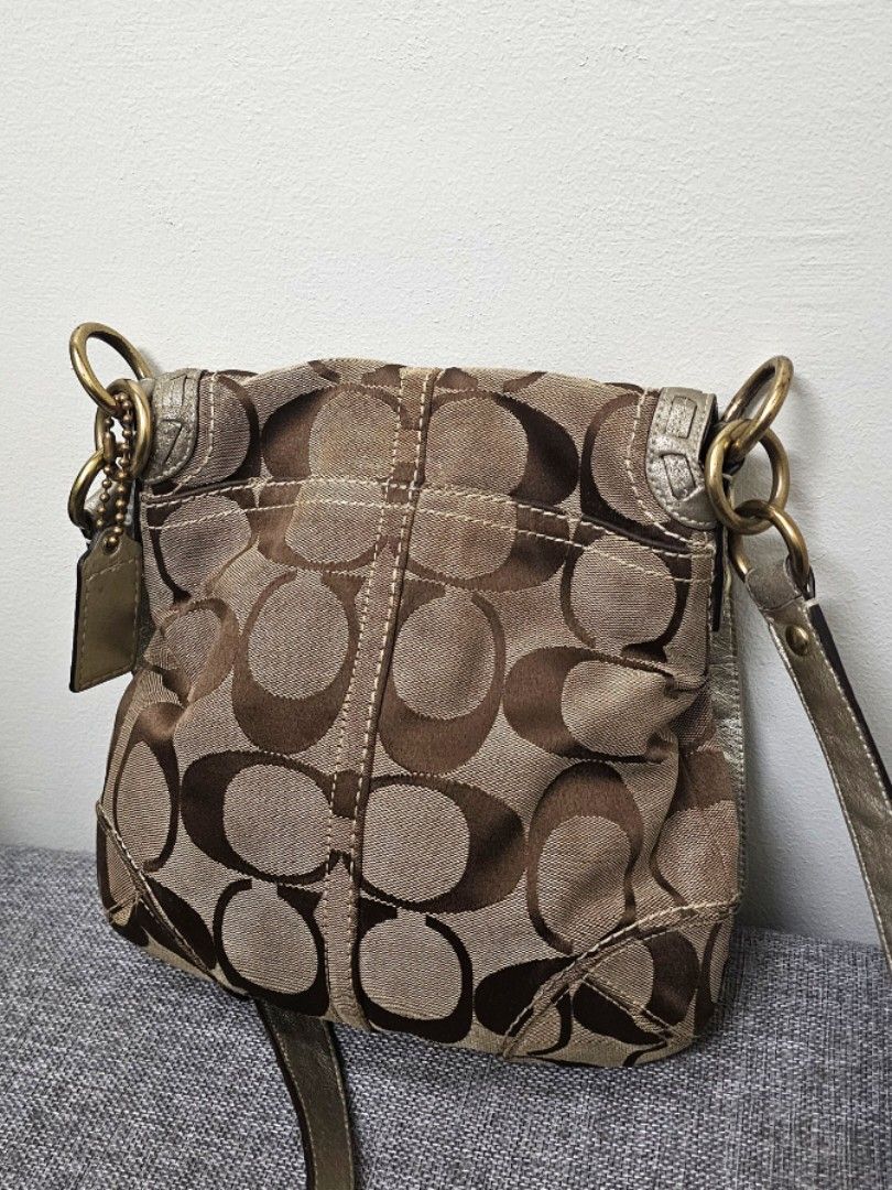 Coach Soho Signature Bag (Category: Shoulder Bags) located in Manila. Submitted by shopaholicmimi (Listing ID 1466252436, Image 2). Description: 📍📍preloved with flaws (please see photos) dirt not ergo, legacy, vintage, saddle, demi, zoe, carly, eastwest, patchwork, rare, canvas, signature, laurel, hobo.