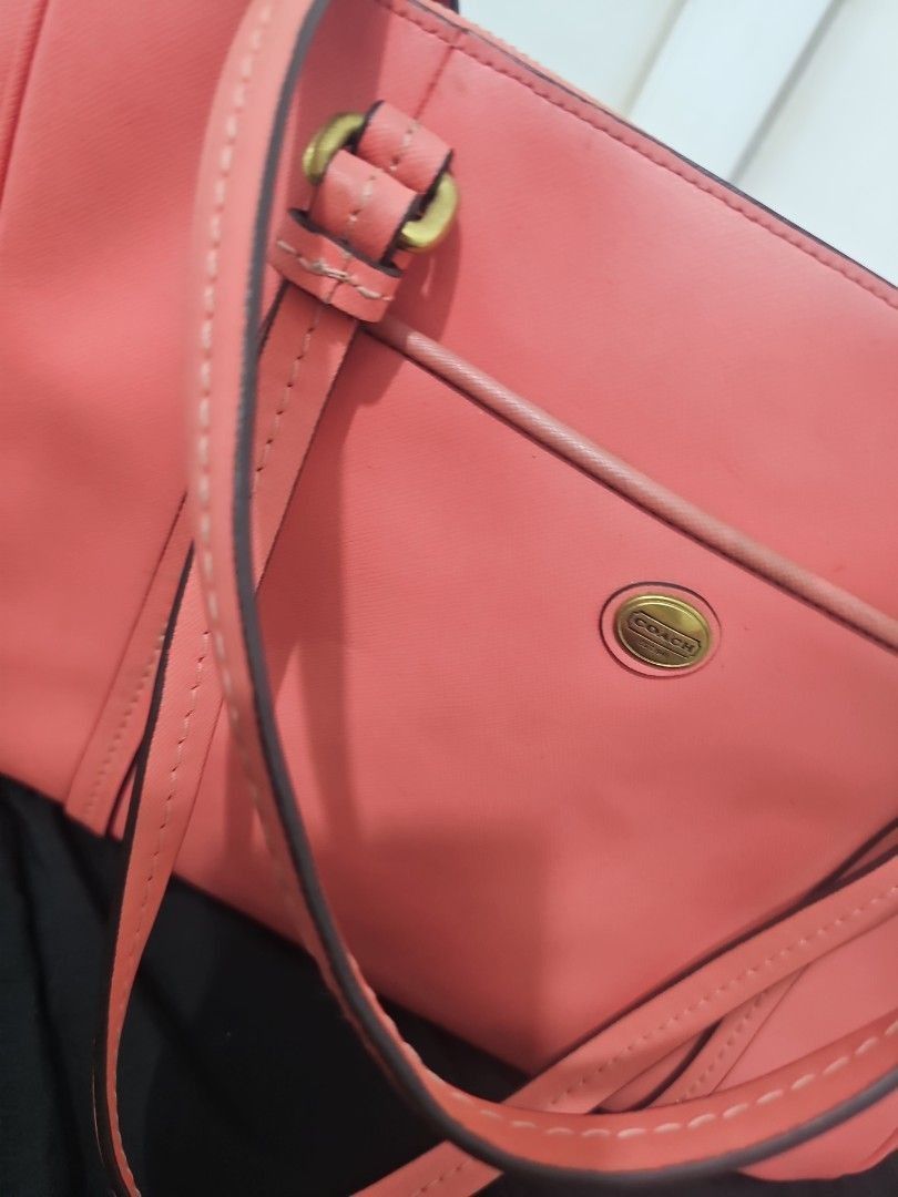 Coach Tote Bag (Category: Tote Bags) located in Manila. Submitted by shopaholicmimi (Listing ID 1466250677, Image 3). Description: 📍📍preloved with flaws (please see photos) dirt rubber lining minor rubs corner runs not ergo, legacy, vintage, soho, saddle, demi, zoe, carly, eastwest, patchwork, rare, canvas, signature, laurel, hobo.