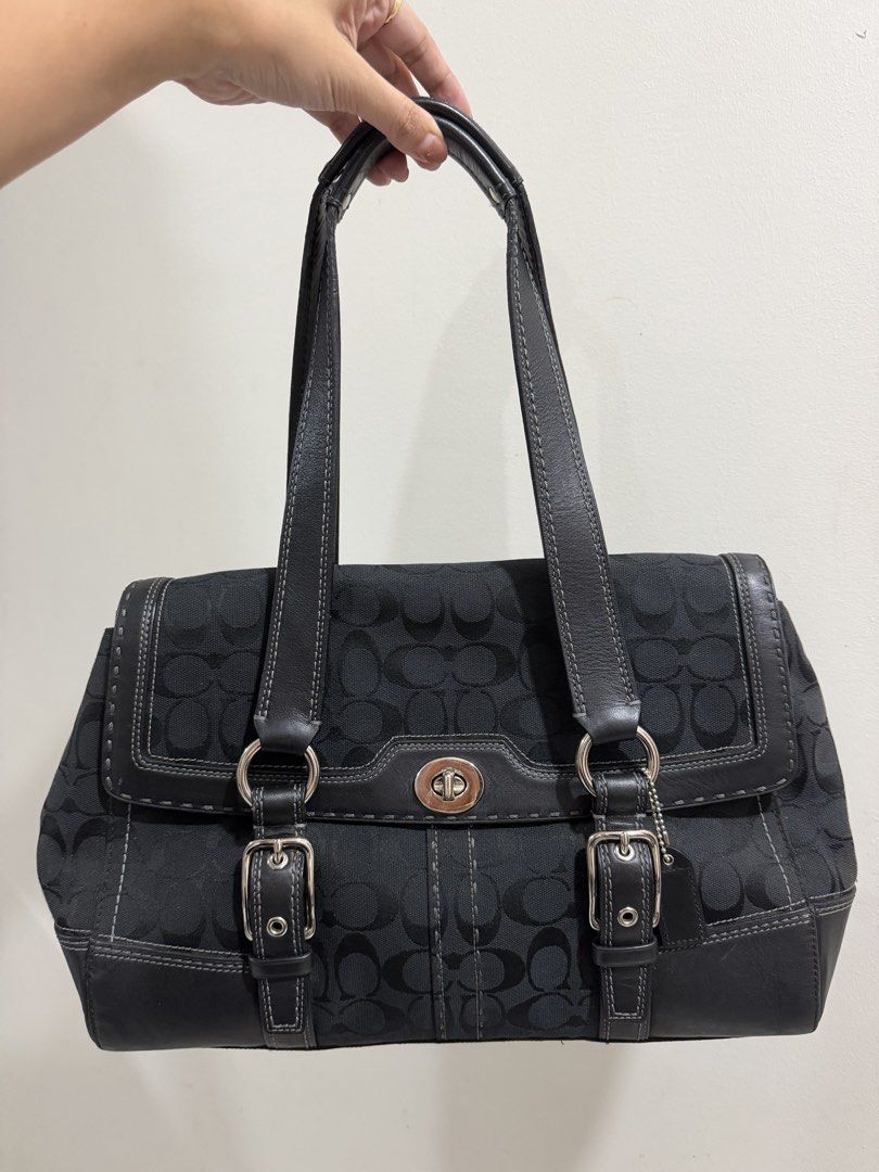 Coach Tote Turnlock (Category: Luxury Bags & Wallets) located in Calbayog City. Submitted by incesrueda (Listing ID 1466311419, Image 3). Description: .