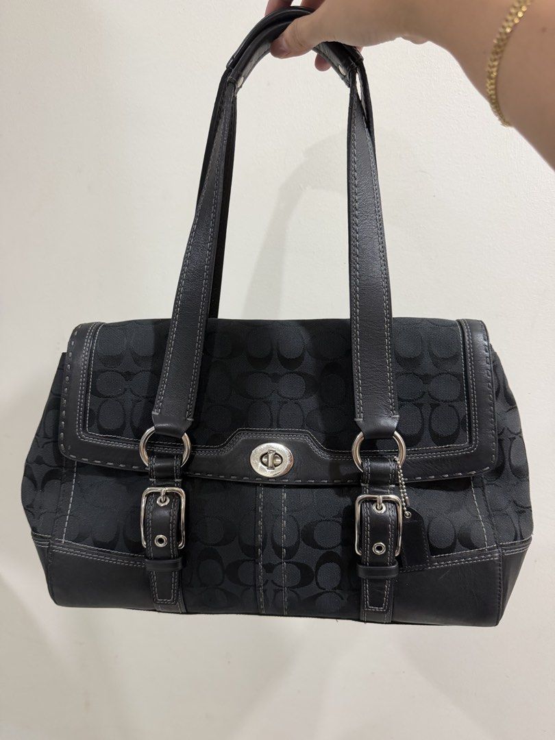 Coach Tote Turnlock (Category: Luxury Bags & Wallets) located in Calbayog City. Submitted by incesrueda (Listing ID 1466311419, Image 1). Description: .
