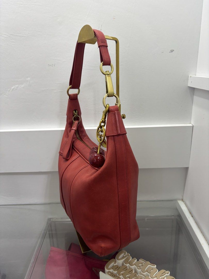 Coach Vintage Amanda Hobo (Category: Shoulder Bags) located in Cabanatuan. Submitted by cristalyngonzales (Listing ID 1466194364, Image 3). Description: Very good cond minimal usage only .