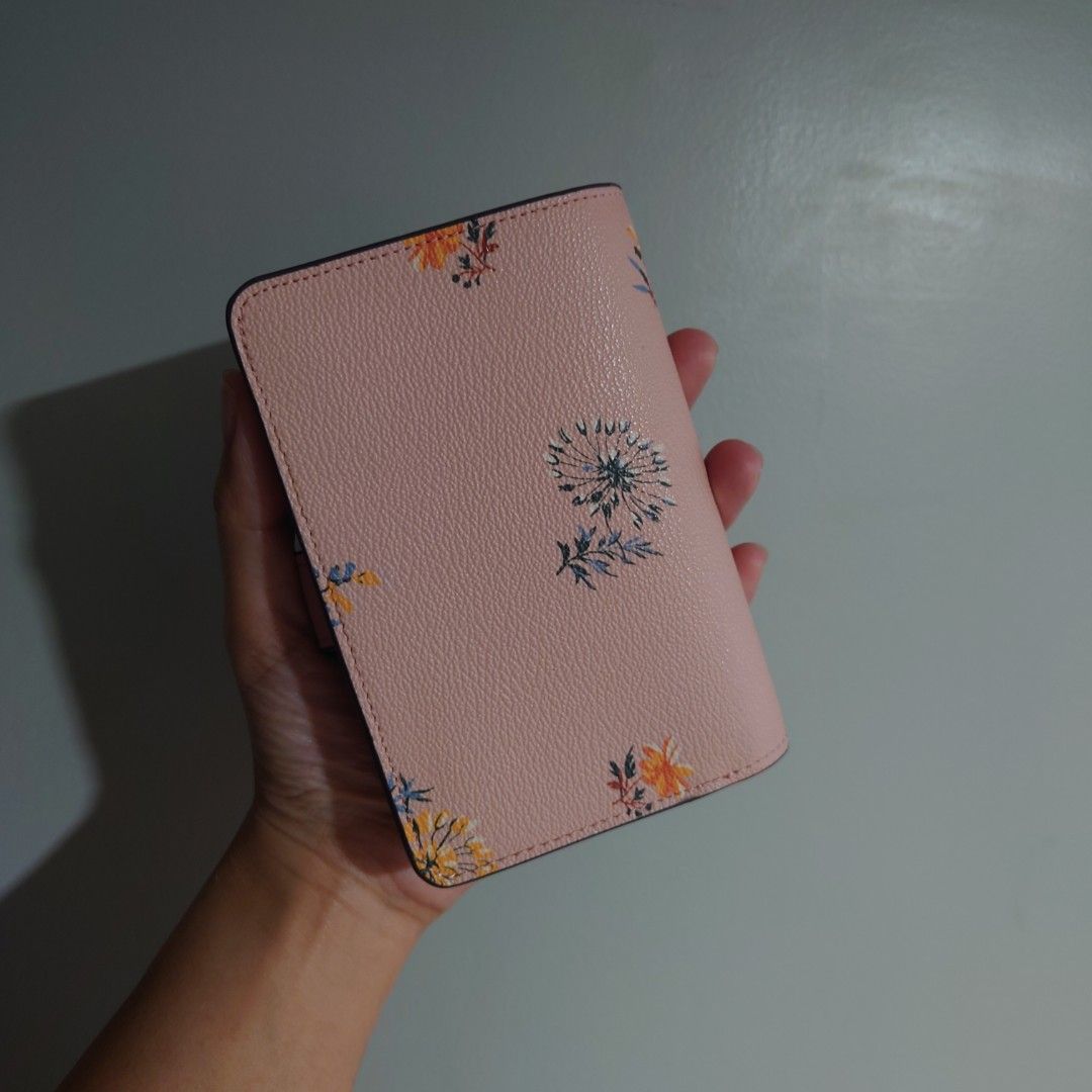 Coach wallet (Category: Wallets & Card holders) located in Baguio. Submitted by bellaluna01 (Listing ID 1466189550, Image 3). Description: .
