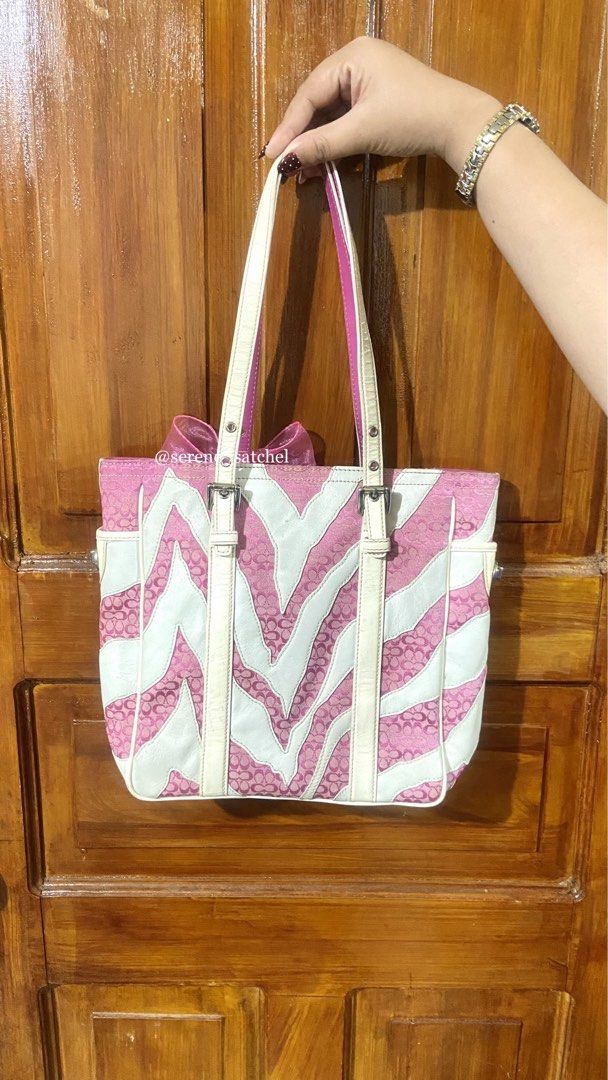 COACH ZEBRA PATCHWORK (Category: Tote Bags) located in Valencia. Submitted by srn_stchl (Listing ID 1466263042, Image 2). Description: Pm for more details .