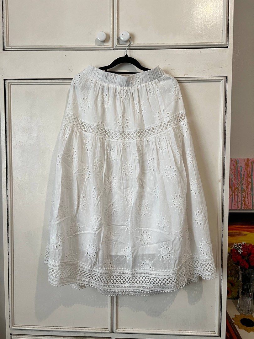 Coco Cabana Eyelet Maxi Skirt in White, XL (Category: Skirts) located in Paranaque City. Submitted by fromandie (Listing ID 1466323455, Image 1). Description: Perfect for weekend brunch dates, market errands, and even the beach! Waist - 14.5in Length - 34in Fits a 36in waist with more stretch pa! Condition: lightly used, no flaws RFS: not my style anymore.