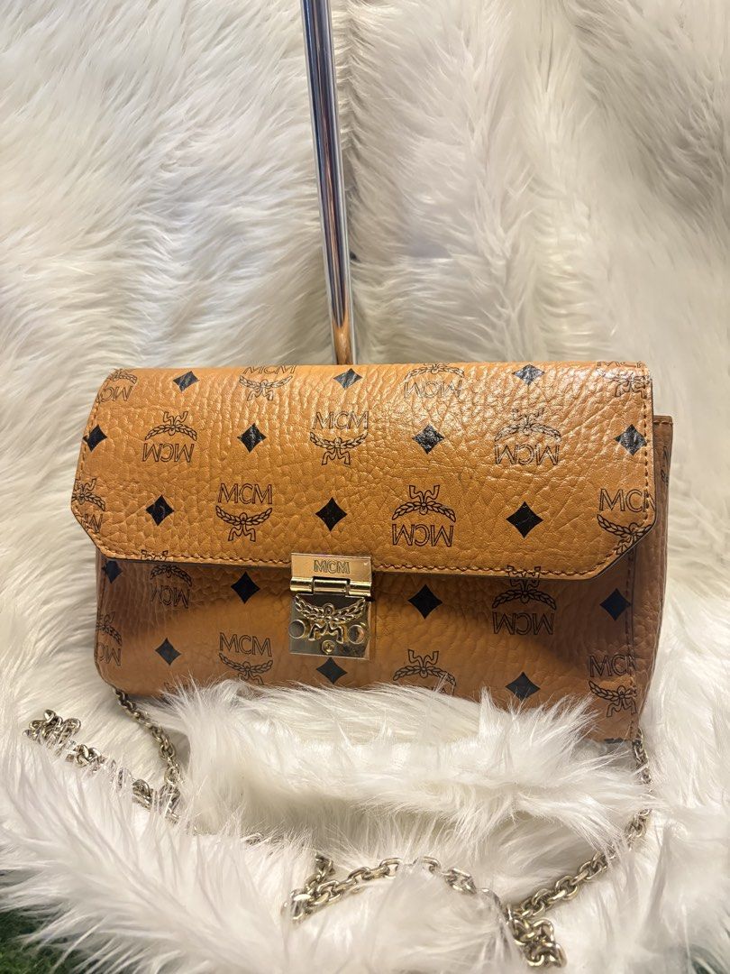 Coded mcm sling bag med size (Category: Cross-body Bags) located in Davao. Submitted by emmanuelchuamellorin23 (Listing ID 1466202386, Image 3). Description: Coded mcm sling bag med size ready to use very pretty makapal mabigat.