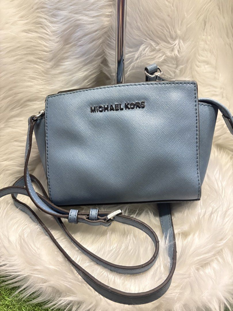 Coded MK small sling bag super pretty (Category: Cross-body Bags) located in Davao. Submitted by emmanuelchuamellorin23 (Listing ID 1466202871, Image 3). Description: Coded MK small sling bag super pretty inside and out. May white tag.