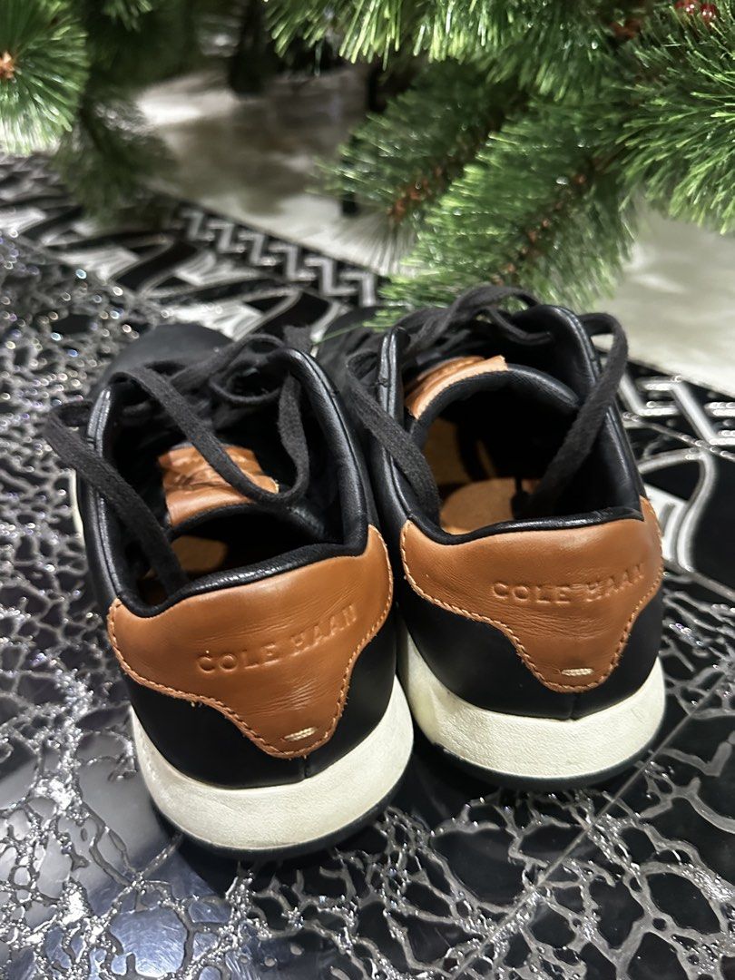 Cole Hann (Category: Casual Shoes) located in Quezon City. Submitted by nhamaq (Listing ID 1466292825, Image 2). Description: FOR SALE: Cole Haan GrandPrø Men’s Leather Sneakers 👟 Authentic Cole Haan GrandPrø sneakers in classic black leather with brown accents. Lightweight, comfortable, and versatile—perfect for casual or smart-casual outfits. • Men’s US Size 9.5B • Black leather upper / brown accents • Made in Vietnam • Preloved and in good us