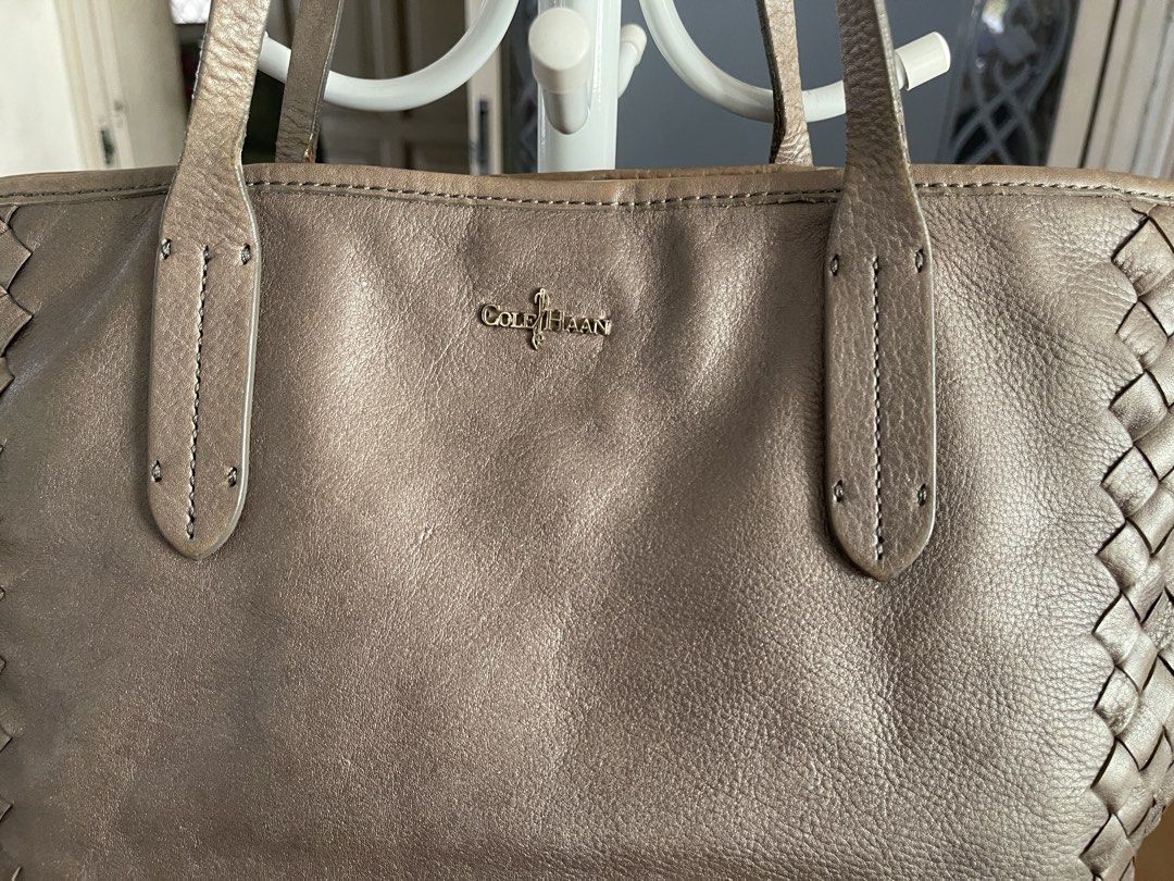 ColeHaan tote (Category: Tote Bags) located in Mandaluyong City. Submitted by coolmeybab (Listing ID 1466180110, Image 2). Description: .