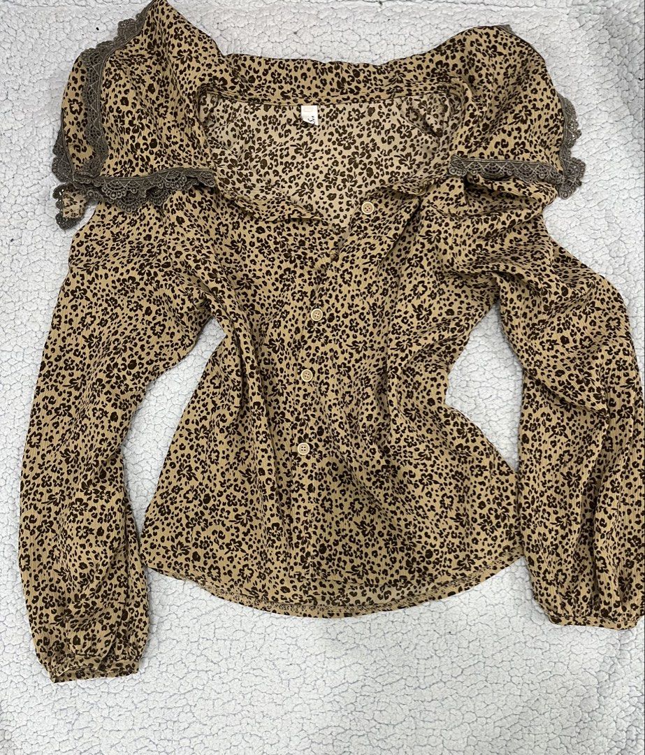 Collared puffed long sleeves (Category: Longsleeves) located in Manila. Submitted by leola_ (Listing ID 1466290545, Image 1). Description: Office top.